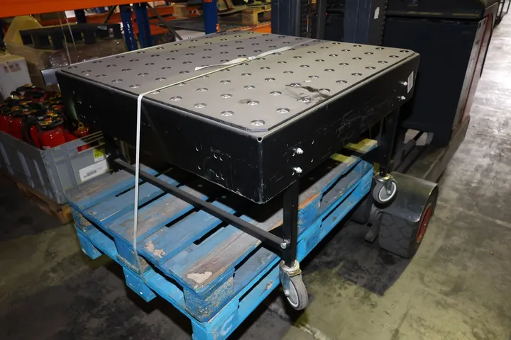 1 x Rollentisch / Pakettisch Maße: 100 x 100 x 67 cm